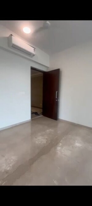 Room in 2 BHK Apartment at Piramal Mahalaxmi, Mahalaxmi – for Rent
