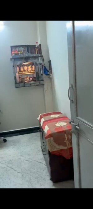Furnished Amenities in 2 BHK Builder Floor at Vaishali Sector 6 – for Sale