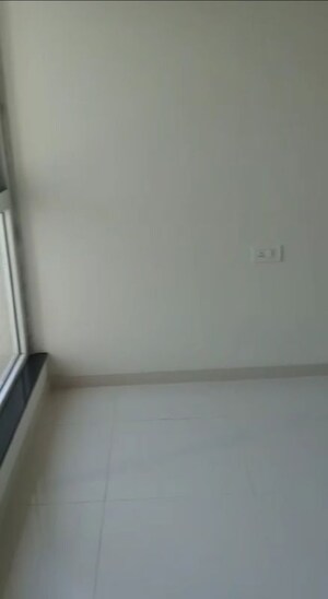 Room in 1.5 BHK Apartment at Godrej Emerald, Ghodbunder Road – for Rent