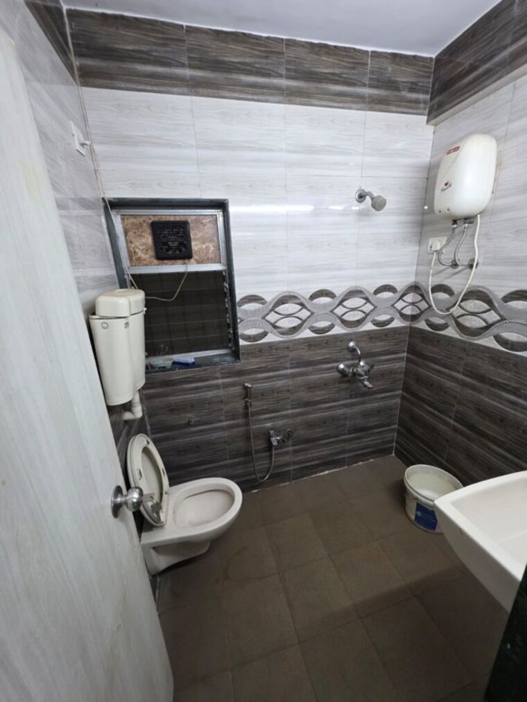 Bathroom, chembur 3 Bedroom 1350 Sq.Ft. Villa In Chembur Mumbai 10420675