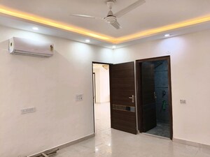 Room in 3 BHK Builder Floor at Ardee City, Sector 52 – for Rent