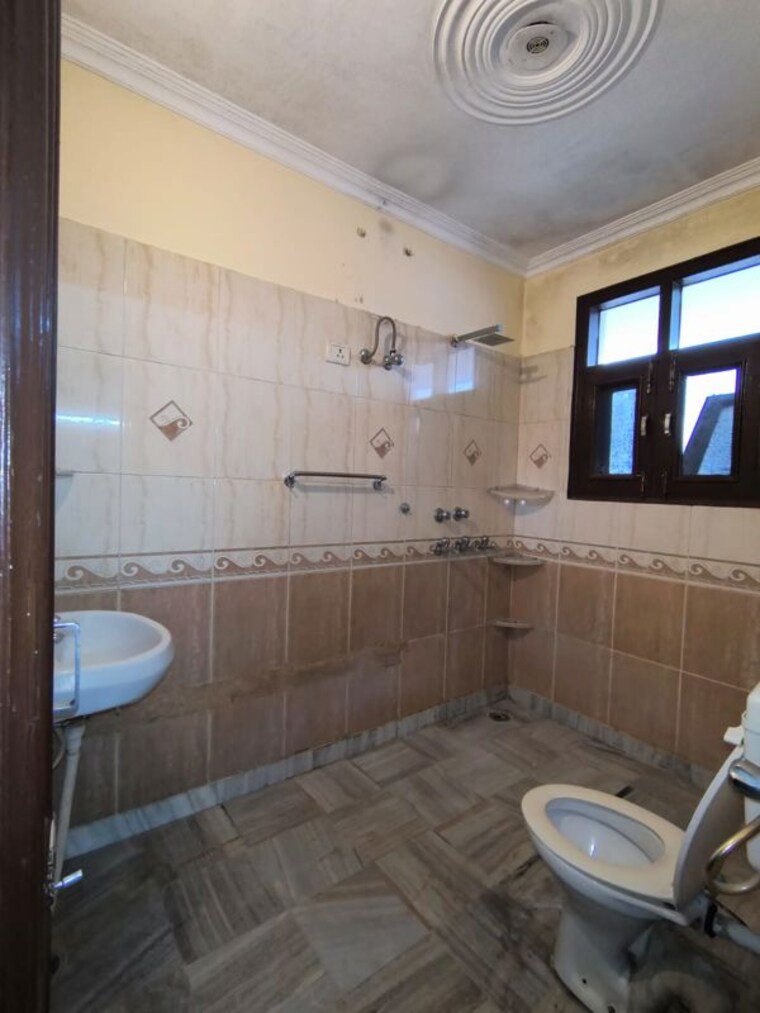 Bathroom, sector 17 2 Bedroom 1855 Sq.Ft. Independent House In Sector 17 Panchkula 10420680