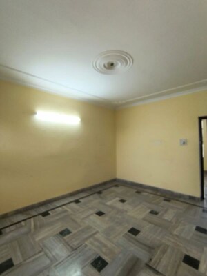 Room in 2 BHK Independent House at Sector 17 – for Rent