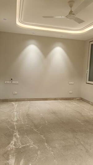 Room in 4 BHK Builder Floor at Geetanjali Enclave – for Sale
