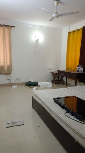 Team Area in 3 BHK Apartment at Vasant Kunj – for Rent