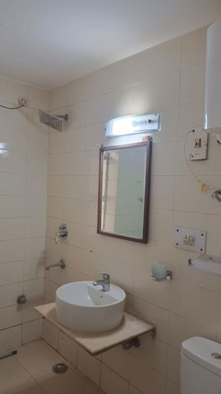 Bathroom, vasant kunj 3 Bedroom 1700 Sq.Ft. Apartment In Vasant Kunj Delhi 10420770