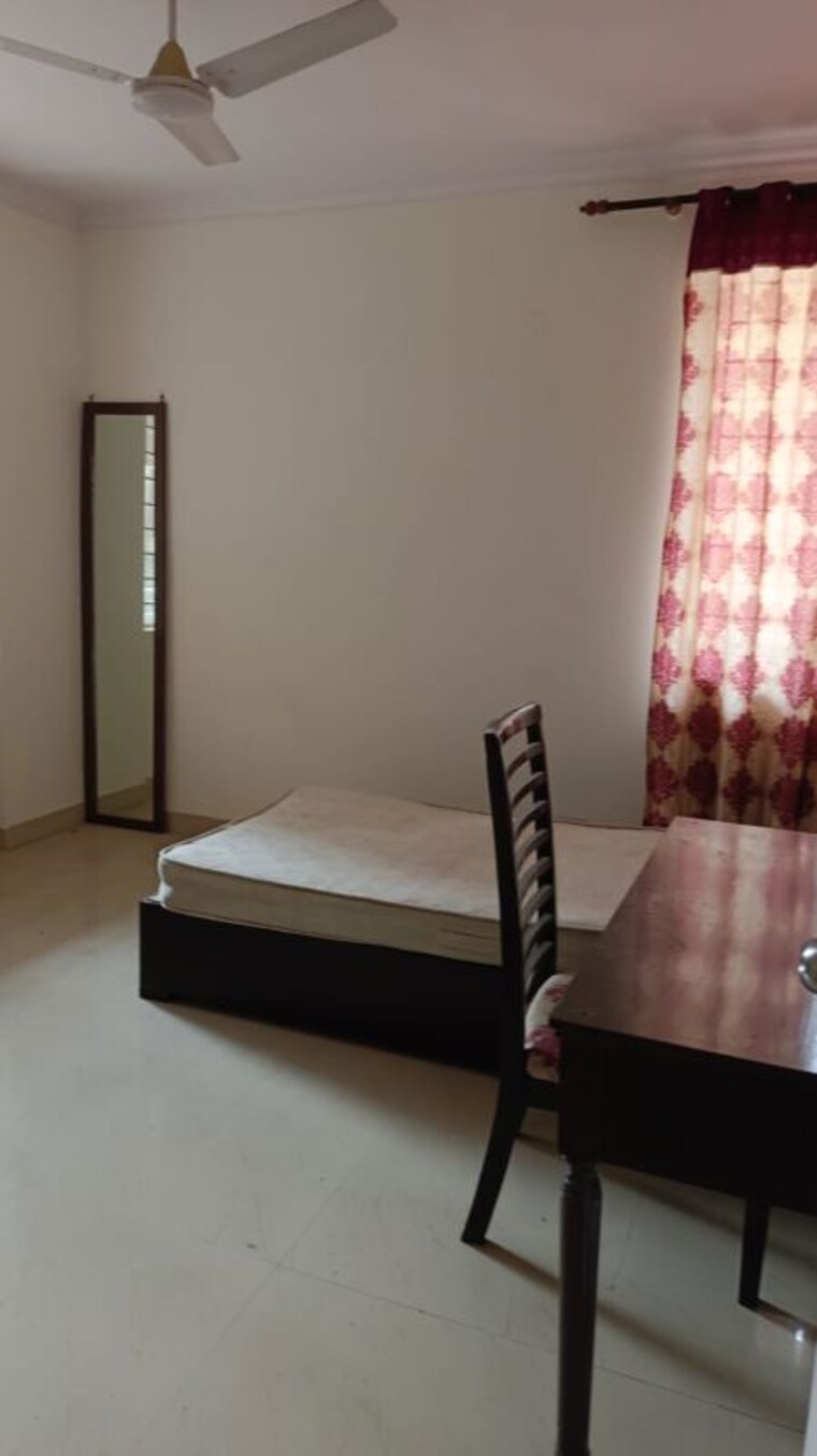 Bedroom, vasant kunj 3 Bedroom 1700 Sq.Ft. Apartment In Vasant Kunj Delhi 10420770