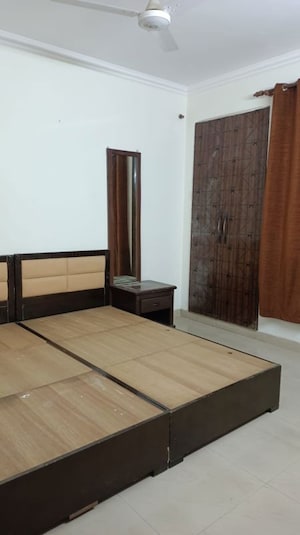 Room in 3 BHK Apartment at Vasant Kunj – for Rent