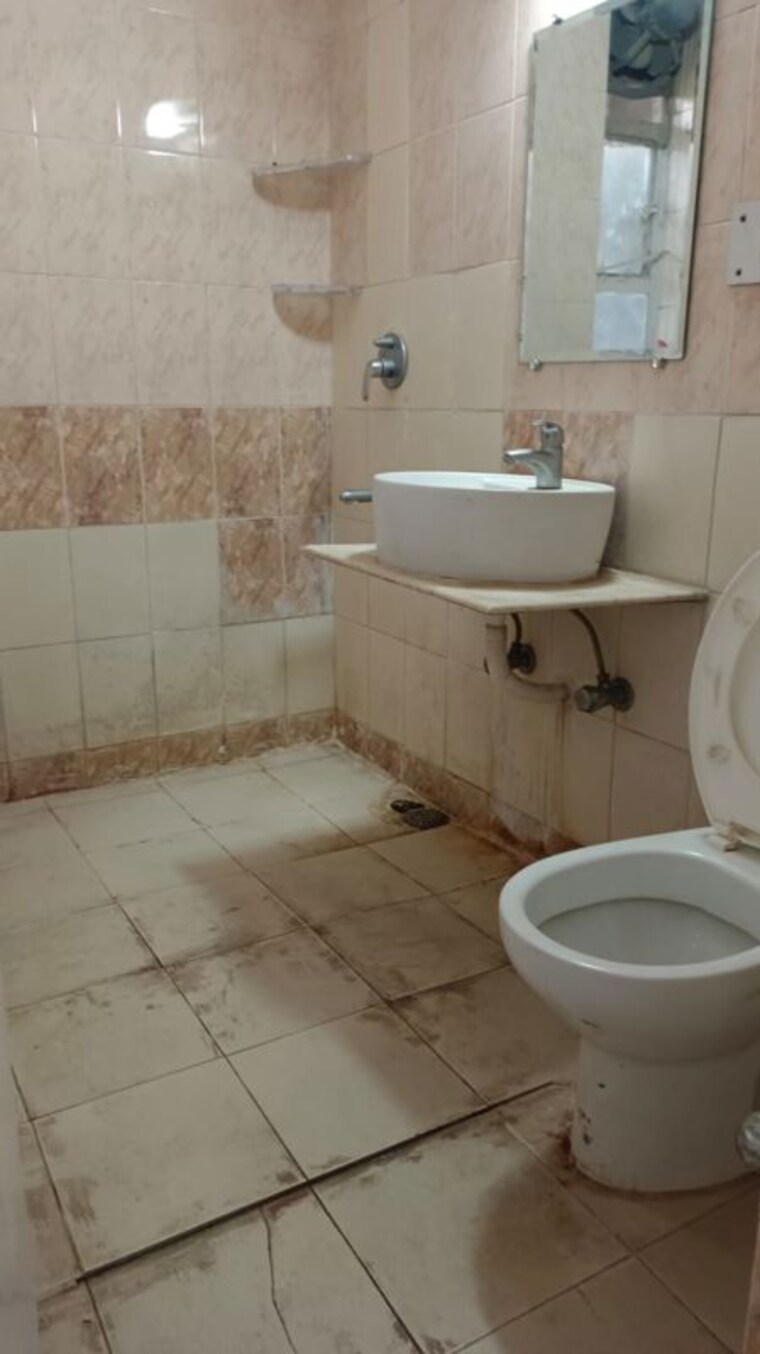 Bathroom, vasant kunj 3 Bedroom 1700 Sq.Ft. Apartment In Vasant Kunj Delhi 10420770