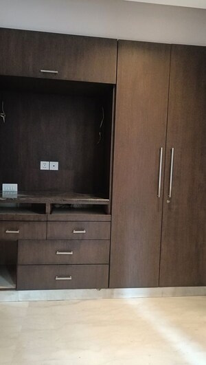 Furnished Amenities in 4 BHK Builder Floor at Geetanjali Enclave – for Sale