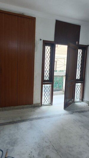 Room in 4 BHK Builder Floor at Geetanjali Enclave – for Sale