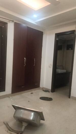 Building Lobby in 3 BHK Builder Floor at Geetanjali Enclave – for Sale