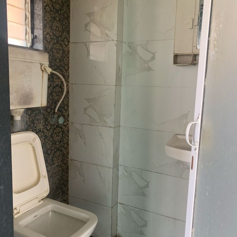 Bathroom, vastu-acharya-ashram 1.5 Bedroom 460 Sq.Ft. Apartment In Vazira Mumbai 10412091