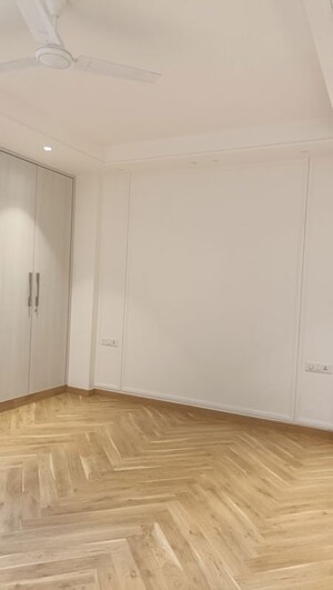 Room in 4 BHK Builder Floor at Saket – for Sale