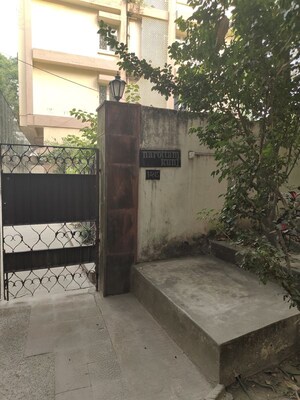  Builder Floor For Sale in Alipore