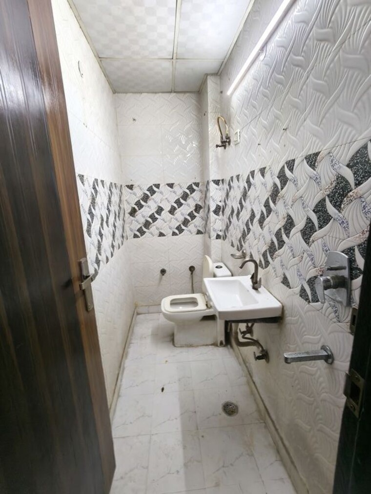 Bathroom, ajs-heights 1 Bedroom 650 Sq.Ft. Builder Floor In Indrapuram Ghaziabad 10421109