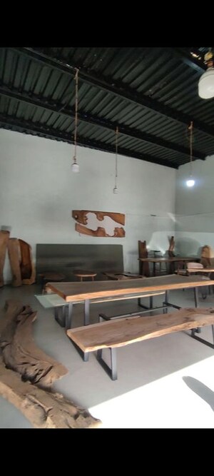  Showroom For Rent in Amboli