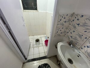 Bathroom in 1 BHK Apartment at Karve Nagar – for Rent