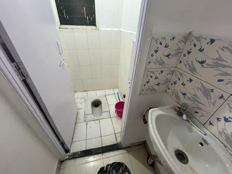 Bathroom, karve nagar 1 Bedroom 700 Sq.Ft. Apartment In Karve Nagar Pune 10421183