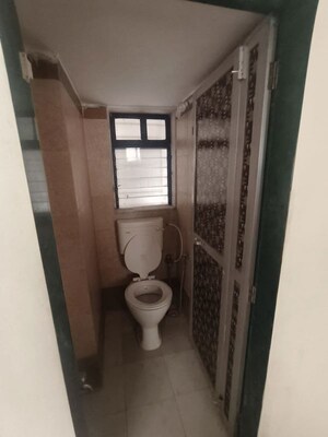 Washroom in 1 BHK Apartment at siddhi apartment Prabhadevi, Prabhadevi – for Rent