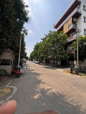 Shop For Sale in Dlf Phase V