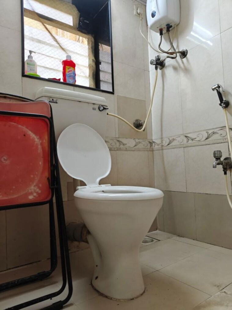 Bathroom, seven bunglow 2 Bedroom 1000 Sq.Ft. Apartment In Seven Bunglow Mumbai 10421597