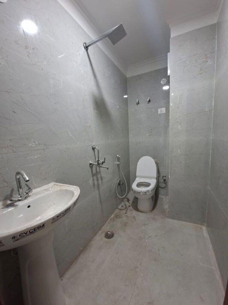 Bathroom, chattarpur 2 Bedroom 850 Sq.Ft. Apartment In Chattarpur Delhi 10421648