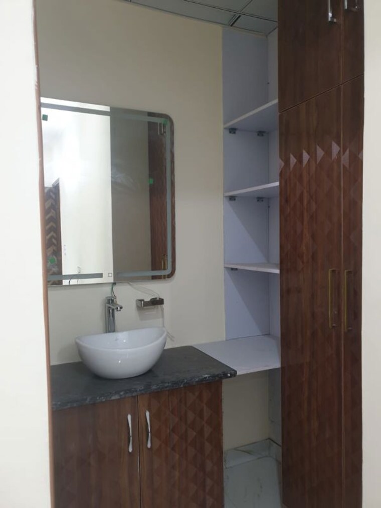 Bathroom, puri-kohinoor-emporium 3 Bedroom 158 Sq.Yd. Builder Floor In Sector 89 Faridabad 10421646