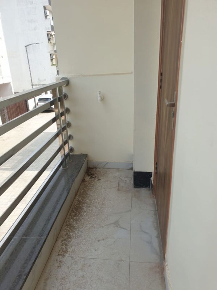 Balcony, puri-kohinoor-emporium 3 Bedroom 158 Sq.Yd. Builder Floor In Sector 89 Faridabad 10421646