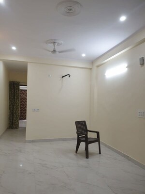 Room in 3 BHK Builder Floor at Puri Kohinoor Emporium, Sector 89 – for Rent