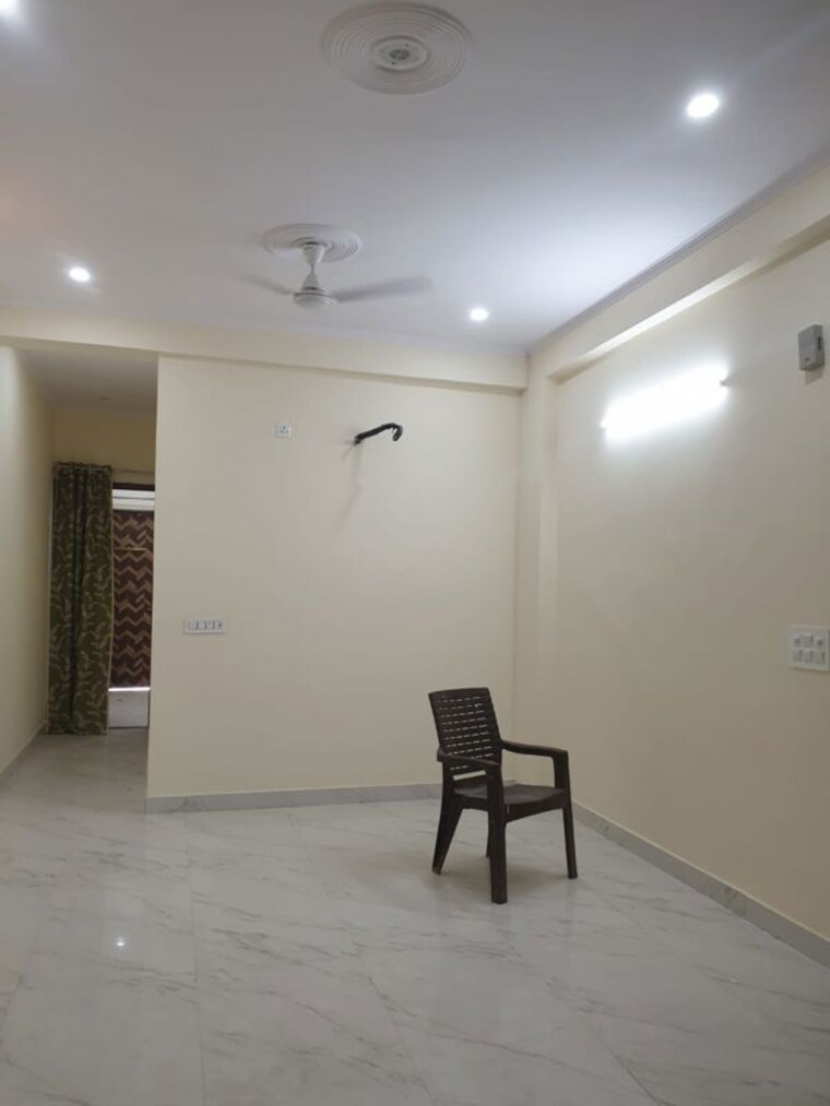 Room, puri-kohinoor-emporium 3 Bedroom 158 Sq.Yd. Builder Floor In Sector 89 Faridabad 10421646