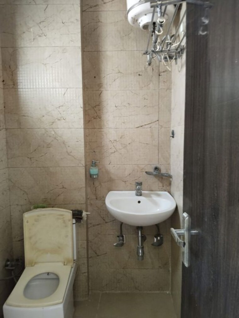 Bathroom, malviya nagar 2 Bedroom 900 Sq.Ft. Builder Floor In Malviya Nagar Delhi 10421656