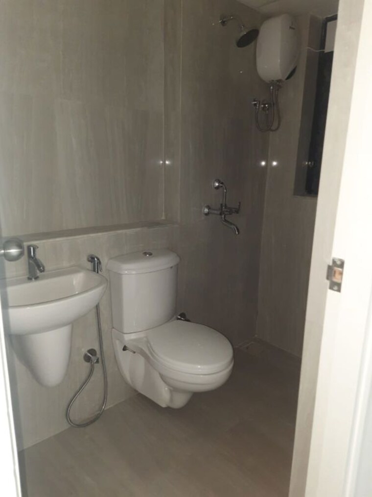 Bathroom, runwal-gardens 1.5 Bedroom 750 Sq.Ft. Apartment In Dombivli East Thane 10421705