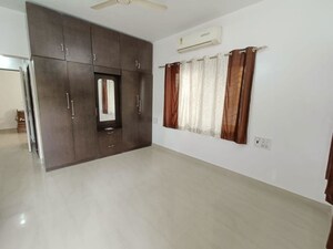 Master Bedroom in 3.5 BHK Villa at Wadgaon Sheri – for Rent