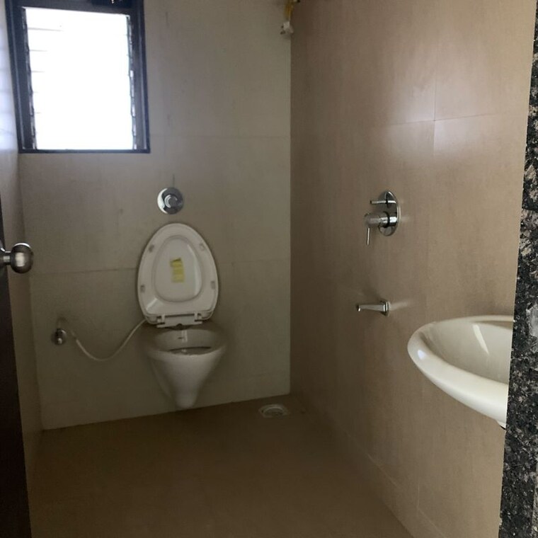 Bathroom, greenfield-om-satyam-niwas-chs 3 Bedroom 862 Sq.Ft. Apartment In Dalvi Nagar Mumbai 10421740