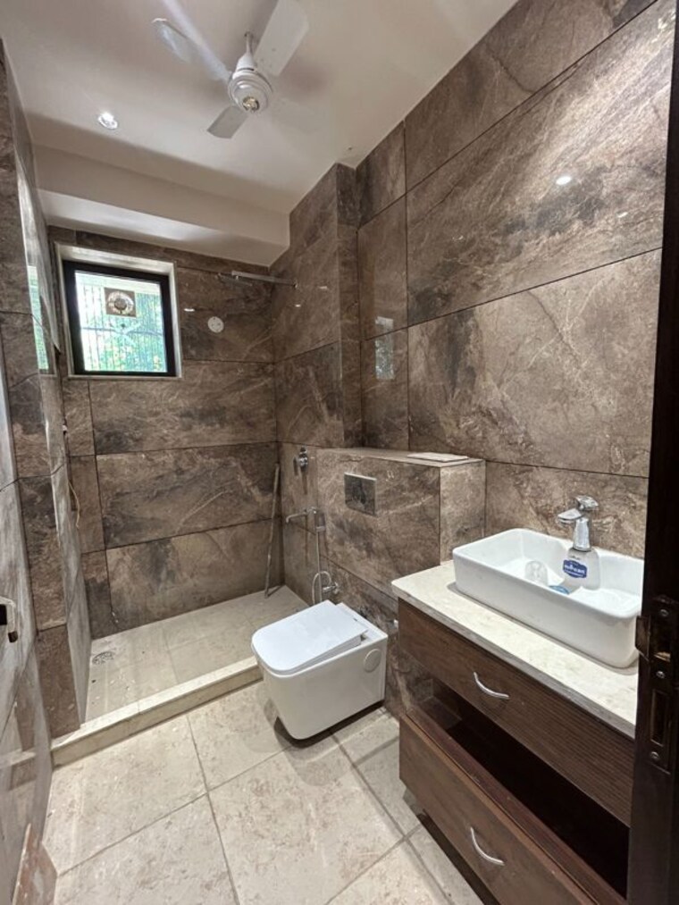 Bathroom, sector 22b 3 Bedroom 1800 Sq.Ft. Builder Floor In Sector 22b Gurgaon 10421748