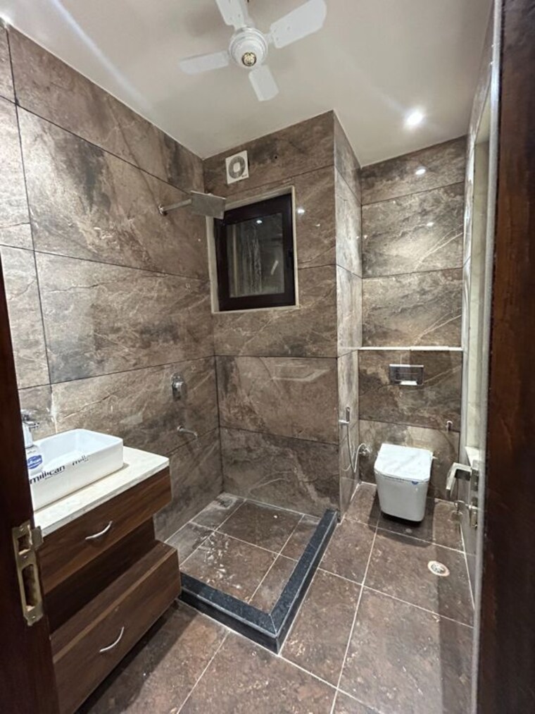 Bathroom, sector 22b 3 Bedroom 1800 Sq.Ft. Builder Floor In Sector 22b Gurgaon 10421748