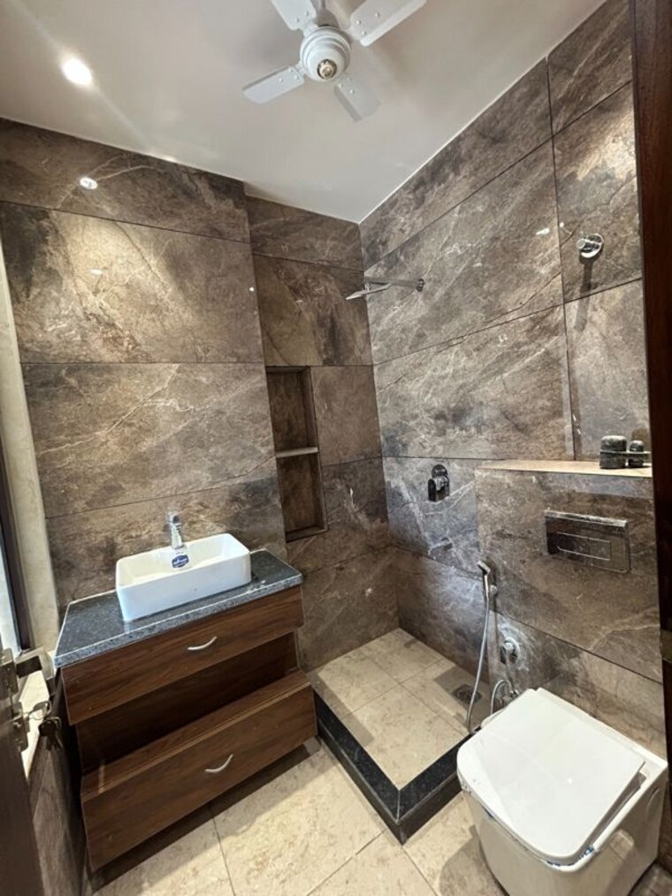 Bathroom, sector 22b 3 Bedroom 1800 Sq.Ft. Builder Floor In Sector 22b Gurgaon 10421748