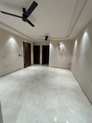 Room in 3 BHK Builder Floor at Sector 22b – for Rent