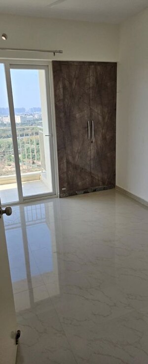 2 BHK Apartment For Rent in Mahagun Mantra II, Sector 10 Greater Noida
