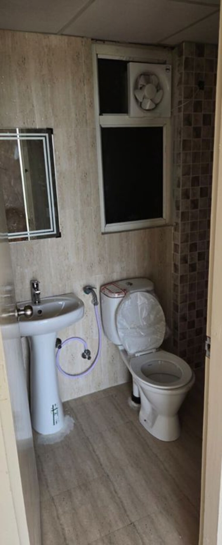 Attached Bathroom, mahagun-mantra-ii 2 Bedroom 850 Sq.Ft. Apartment In Sector 10 Greater Noida Greater Noida 10421744