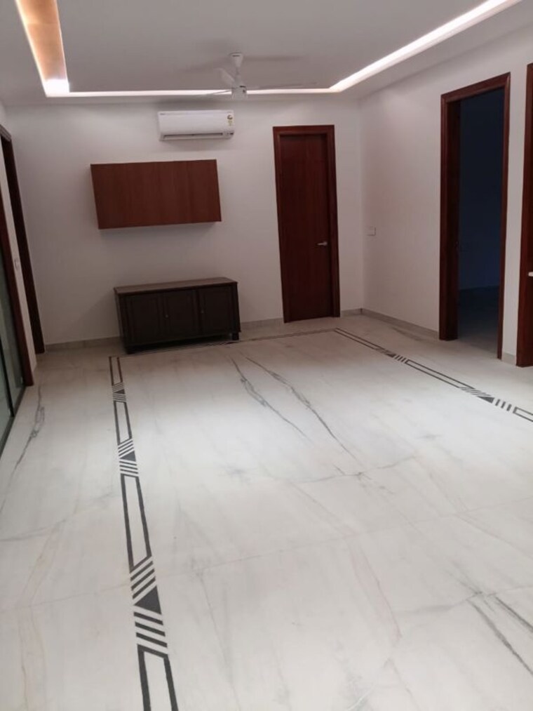 Room, sector 15 4 Bedroom 3700 Sq.Ft. Builder Floor In Sector 15 Chandigarh 10421758