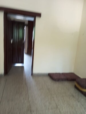 Room in 1 BHK Builder Floor at Sector 16 – for Rent