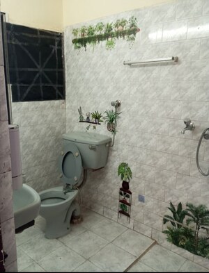 Bathroom in 1 BHK Builder Floor at Sector 16 – for Rent