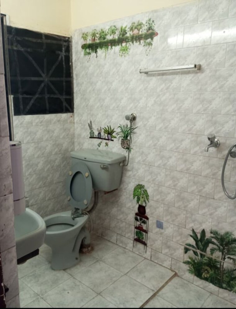 Bathroom, sector 16 1 Bedroom 4500 Sq.Ft. Builder Floor In Sector 16 Chandigarh 10421761