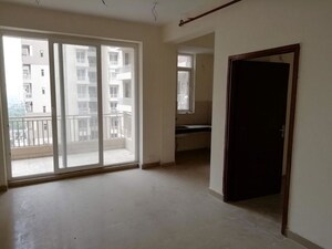 Room in 2 BHK Apartment at ACE Platinum, Zeta I Greater Noida – for Rent