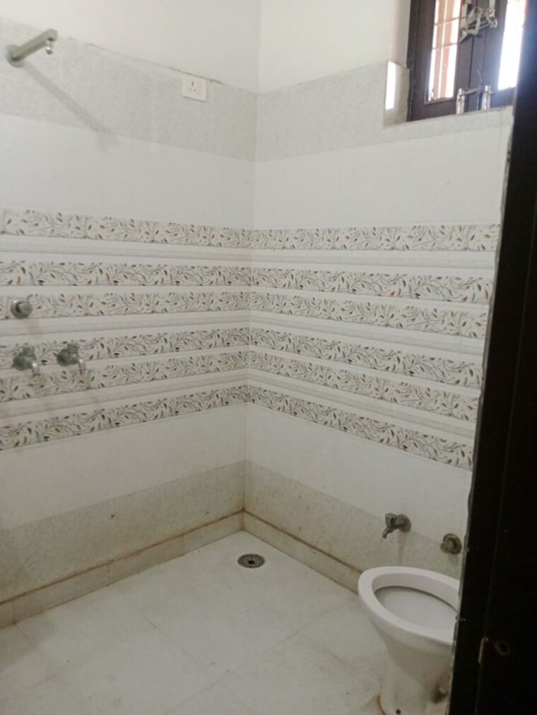 Bathroom, model town 3 Bedroom 1905 Sq.Ft. Builder Floor In Model Town Panipat 10422233
