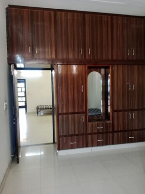 Furnished Amenities in 3 BHK Builder Floor at Model Town – for Rent