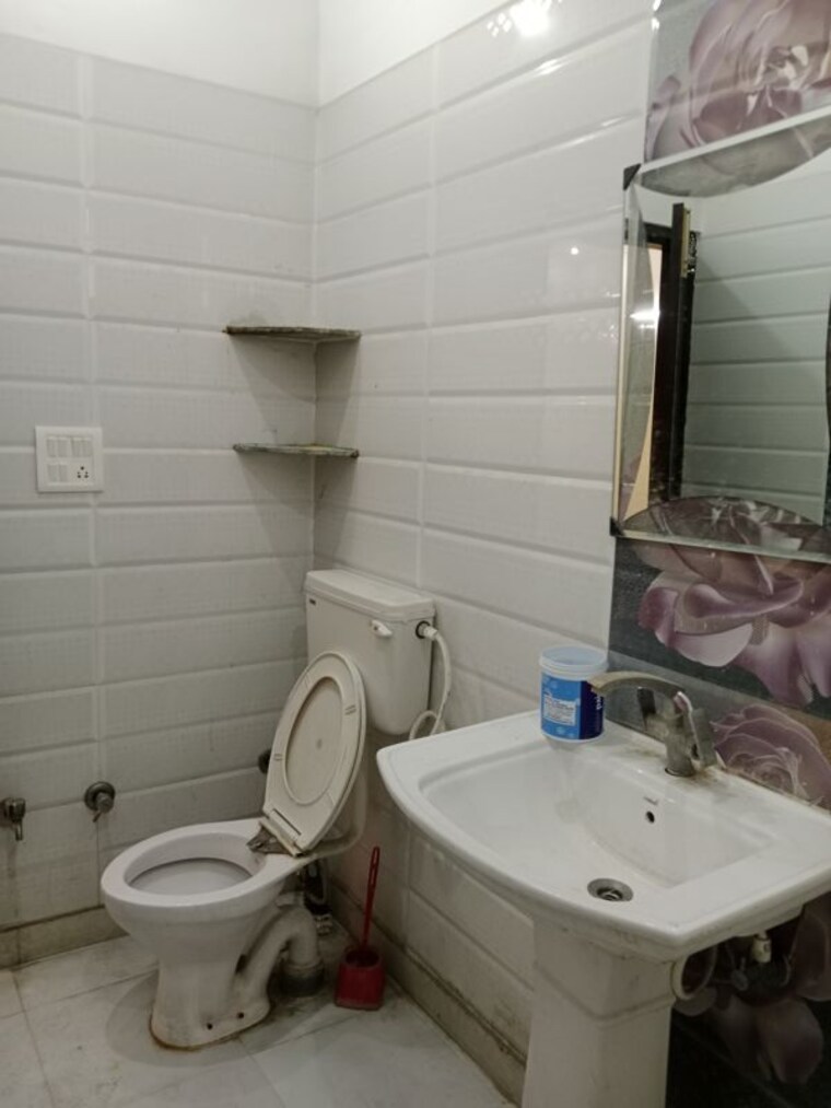 Bathroom, model town 3 Bedroom 1905 Sq.Ft. Builder Floor In Model Town Panipat 10422233