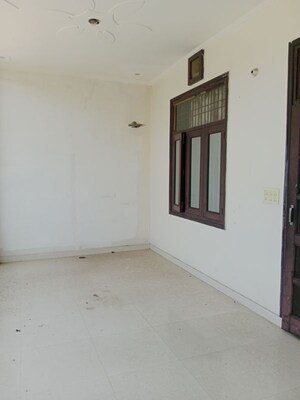 Room in 3 BHK Builder Floor at Model Town – for Rent
